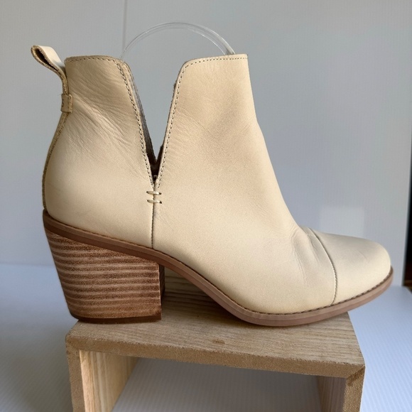 Toms Everly Cut Out Block Heel Cream Leather Booties Size 7.5W - Picture 5 of 10